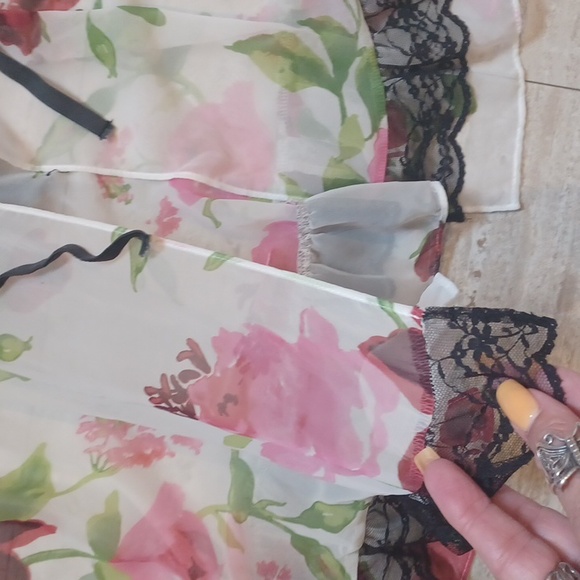 Victoria's Secret Elegant Sheer Lace Trim Rose Print Open Front Nightie - Picture 2 of 10